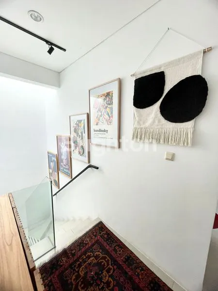 image RUMAH ESTETIK CLUSTER PREMIUM DI VETERAN JAKARTA SELATAN (7)