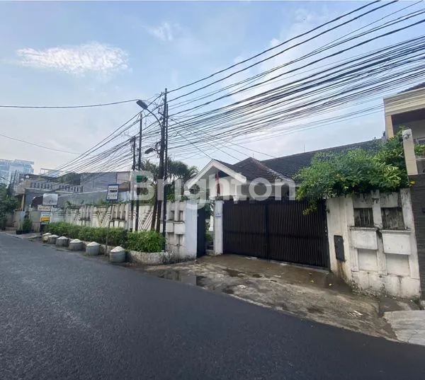 image RUMAH LUAS DENGAN SWIMMING POOL DI CIPETE JAKSEL, DEKAT KE PONDOK INDAH DAN MRT HAJI NAWI (7)