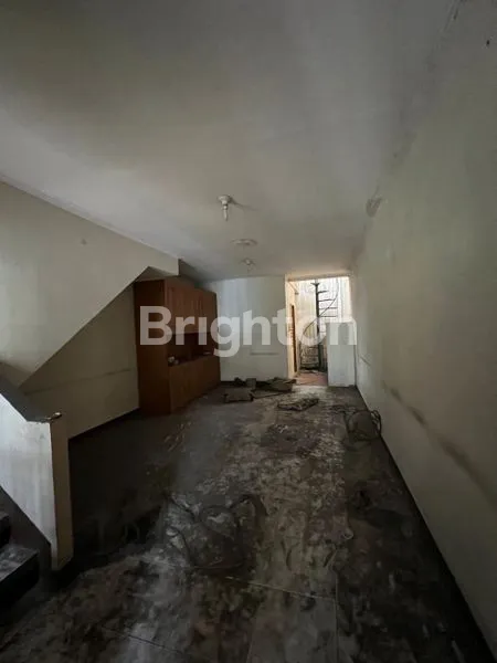 image RUMAH 2 LANTAI PERLU RENOVASI METRO PERMATA 1 KOTA TANGERANG  (1)
