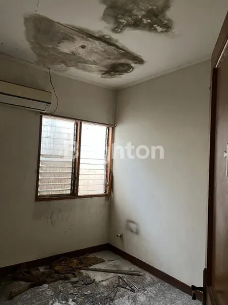 image RUMAH 2 LANTAI PERLU RENOVASI METRO PERMATA 1 KOTA TANGERANG  (7)