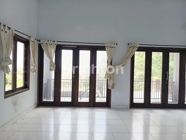 image RUMAH DI LINGKUNGAN YANG TENANG DI TAMAN GIRI (7)