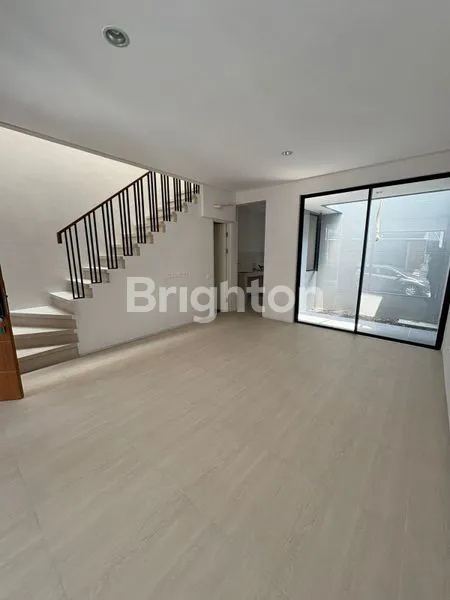 image BRAND NEW DISEWAKAN RUMAH 2LT NORTHWEST CITRALAND SURABAYA (3)