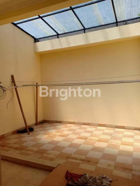 image RUMAH SIAP HUNI BERGAYA MODERN MINIMALIS KETINTANG SURABAYA (2)