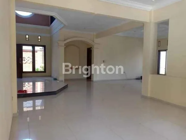 image RUMAH SIAP HUNI BERGAYA MODERN MINIMALIS KETINTANG SURABAYA (3)