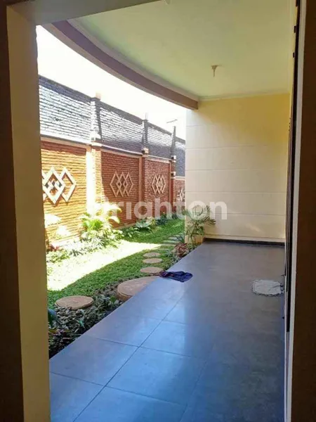 image RUMAH SIAP HUNI BERGAYA MODERN MINIMALIS KETINTANG SURABAYA (5)