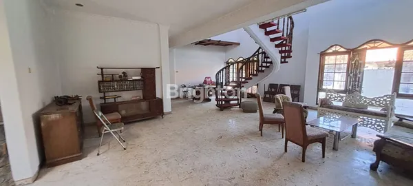 image RUMAH 2 LANTAI BERLOKASI DI TENGAH KOTA SURABAYA GUBENG (4)