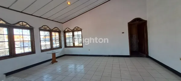 image RUMAH 2 LANTAI BERLOKASI DI TENGAH KOTA SURABAYA GUBENG (2)