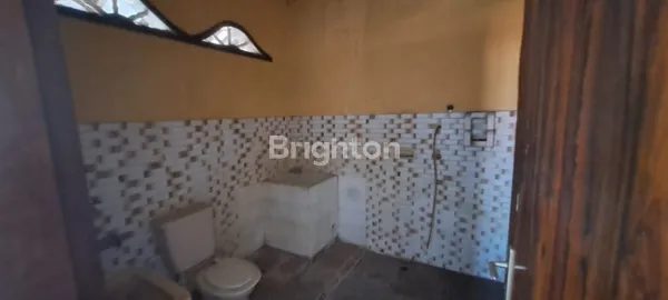 image RUMAH 2 LANTAI BERLOKASI DI TENGAH KOTA SURABAYA GUBENG (3)