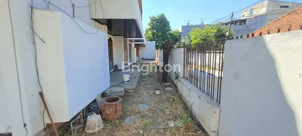 image RUMAH 2 LANTAI BERLOKASI DI TENGAH KOTA SURABAYA GUBENG (8)