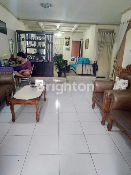 image RUMAH CANTIK SIAP HUNI DEKAT TOL LINGKAR LUAR DAN DEKAT TERMINAL PULOGEBANG (3)