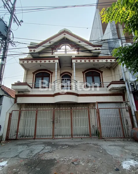 image RUMAH USAHA 2 LANTAI LOKASI JALAN RAYA NGINDEN COCOK UNTUK USAHA RESTO, COFFE SHOP, DLL  (1)