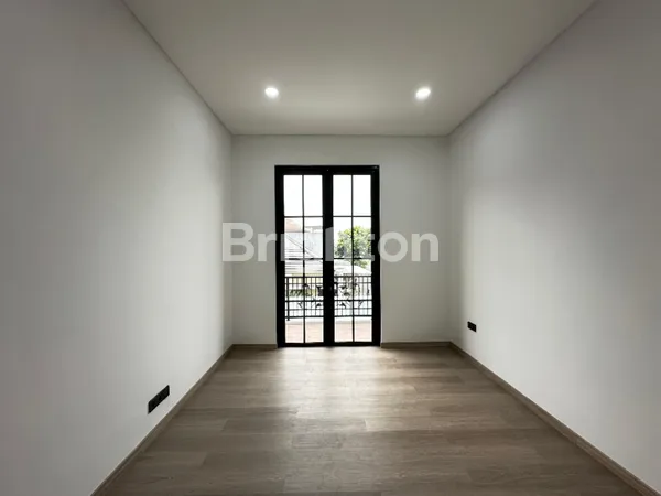 image RUMAH AMERICAN STYLE 3 LANTAI BARU CITRALAND DEKAT GWALK, GRAHA, DAN PAKUWON INDAH (4)