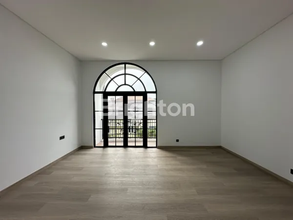 image RUMAH AMERICAN STYLE 3 LANTAI BARU CITRALAND DEKAT GWALK, GRAHA, DAN PAKUWON INDAH (5)