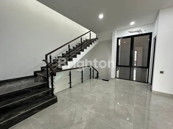 image RUMAH AMERICAN STYLE 3 LANTAI BARU CITRALAND DEKAT GWALK, GRAHA, DAN PAKUWON INDAH (6)