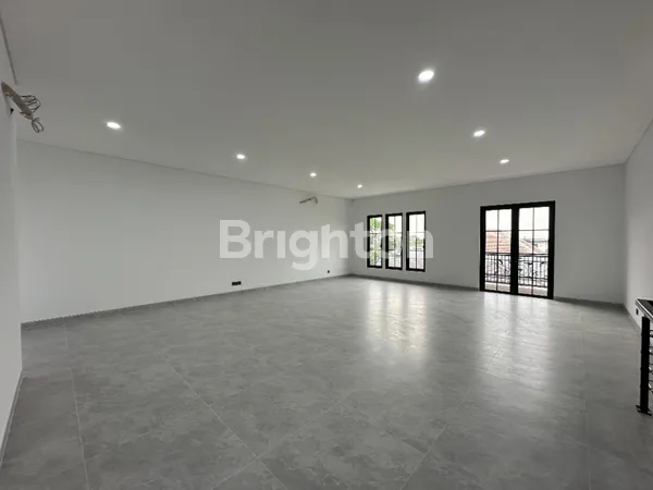 image RUMAH AMERICAN STYLE 3 LANTAI BARU CITRALAND DEKAT GWALK, GRAHA, DAN PAKUWON INDAH (7)