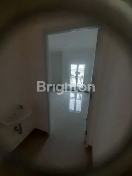 image RUMAH 3 LANTAI SHM DI JELAMBAR, STRATEGIS (1)