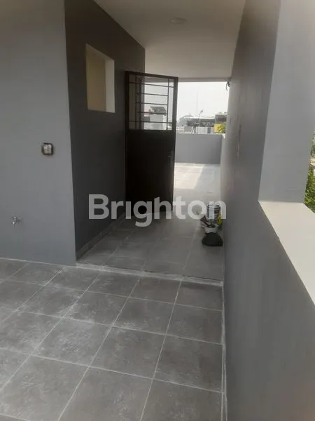 image RUMAH 3 LANTAI SHM DI JELAMBAR, STRATEGIS (5)