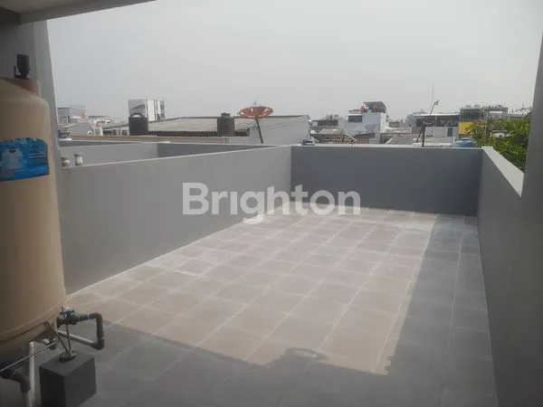 image RUMAH 3 LANTAI SHM DI JELAMBAR, STRATEGIS (6)