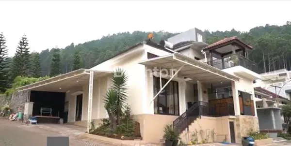 image VILLA HOOK ADA KOLAM RENANG DI KOTA BATU (1)