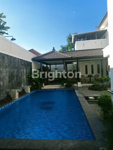 image RUMAH BAGUS SIAP HUNI 2 LANTAI ADA POOL KOLAM RENANG DEKAT SEKOLAH PETRA MANYAR UNIVERSITAS ITS UNAIR AIRLANGGA SOETOMO (2)