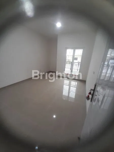 image RUMAH 3 LANTAI SHM DI JELAMBAR, STRATEGIS (3)