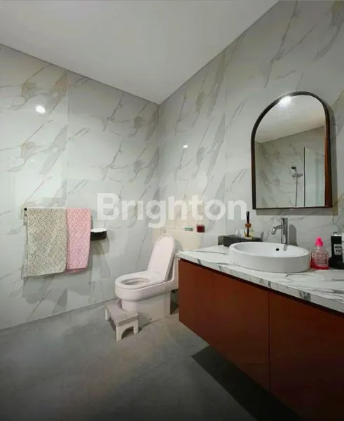 image RUMAH KEBON JERUK DALAM CLUSTER EKSKLUSIF ONE GATE FURNISH JAKARTA BARAT (5)