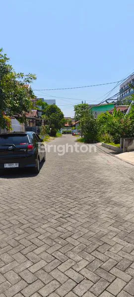 image RUMAH 2 LANTAI SUDAH RENOV SIAP HUNI SIDOSERMO DEKAT PLAZA MARINA (2)