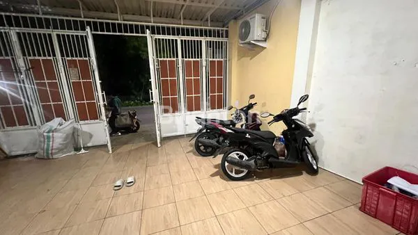 image RUMAH 2 LANTAI TERAWAT DAN SIAP HUNI KOMPLEK MAGNOLIA GONDRONG TANGERANG (2)