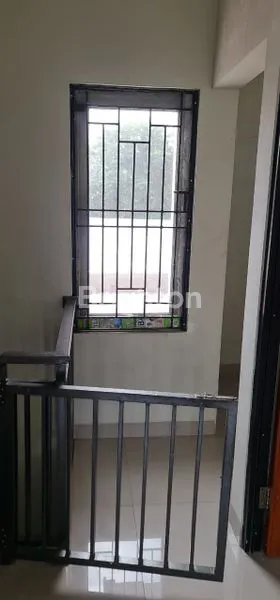 image RUMAH 2 LANTAI DI SUDIRMAN GREENPARK (4)