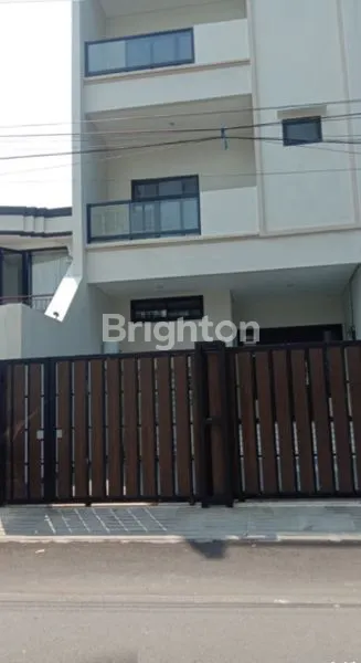 image RUMAH BRAND NEW  4 LANTAI  DI KELAPAGADING JAKARTA UTARA (1)