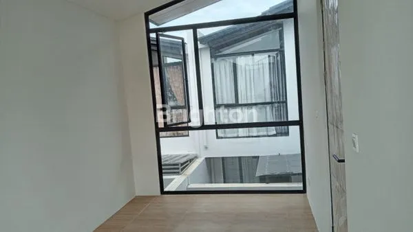 image DISEWAKAN RUMAH 2 LANTAI CENDANA ICON - LIPPO KARAWACI (5)