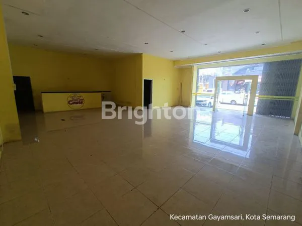 image MILIKI SEGERA  RUKO CANTIK  DI TENGAH KOTA  COCOK UNTUK USAHA  DEPAN JALAN RAYA DAERAH GAJAH  SEMARANG (2)