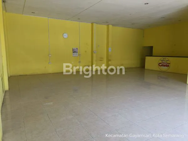 image MILIKI SEGERA  RUKO CANTIK  DI TENGAH KOTA  COCOK UNTUK USAHA  DEPAN JALAN RAYA DAERAH GAJAH  SEMARANG (4)