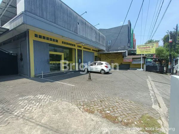 image MILIKI SEGERA  RUKO CANTIK  DI TENGAH KOTA  COCOK UNTUK USAHA  DEPAN JALAN RAYA DAERAH GAJAH  SEMARANG (1)