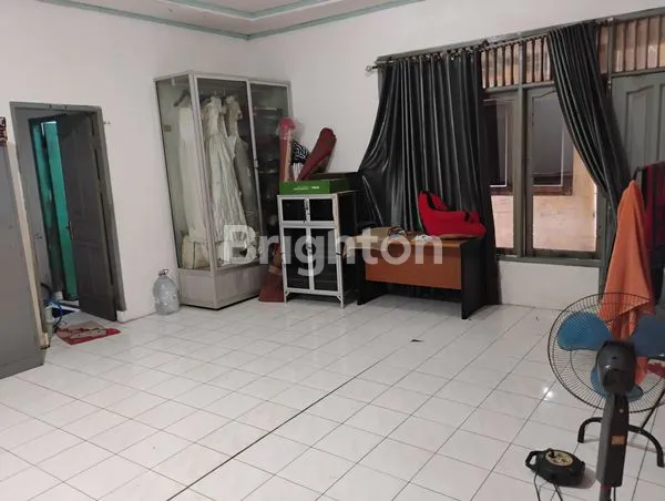 image RUMAH 3 LANTAI DITENGAH KOTA & PUSAT BISNIS (4)