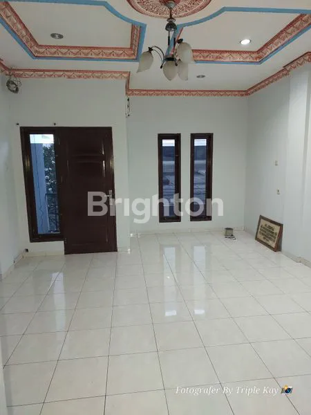 image RUMAH 3 LANTAI LOKASI STRATEGIS JELAMBAR JAKARTA BARAT (4)