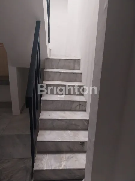 image DIJUAL RUMAH TAMAN PUSPA RAYA CITRALAND SURABAYA, SUDAH RENOV, LOKASI DEKAT DENGAN KOMERSIAL AREA (3)