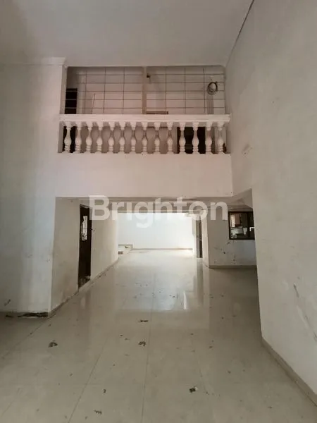 image RUMAH 2 LANTAI HITUNG TANAH STRATEGIS JALAN ROW 2 MOBIL DI TAMAN RATU JAKARTA BARAT (2)