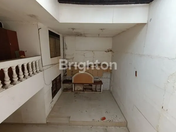 image RUMAH 2 LANTAI HITUNG TANAH STRATEGIS JALAN ROW 2 MOBIL DI TAMAN RATU JAKARTA BARAT (6)