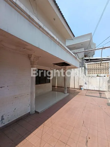 image RUMAH 2 LANTAI HITUNG TANAH STRATEGIS JALAN ROW 2 MOBIL DI TAMAN RATU JAKARTA BARAT (1)