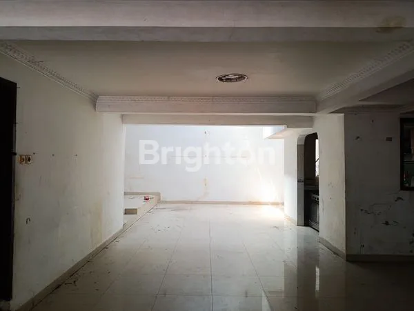 image RUMAH 2 LANTAI HITUNG TANAH STRATEGIS JALAN ROW 2 MOBIL DI TAMAN RATU JAKARTA BARAT (4)