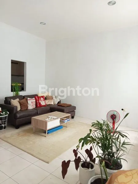 image RUMAH 2 LANTAI FULLY FURNISHED DI ALAM HIJAU CITRALAND SURABAYA BARAT (5)