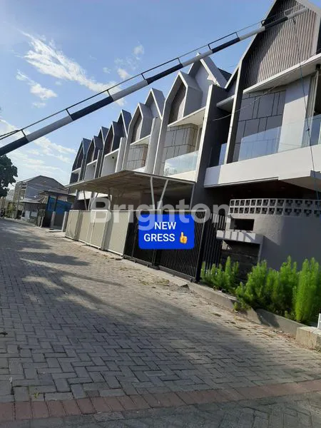 image TERMURAH RUMAH BARU HOOK DI MANYAR (1)