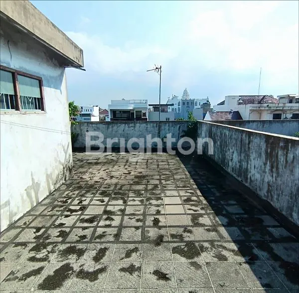 image DI SEWAKAN. RUKO KOMPLEK CEMARA ASRI. JL. BOULEVARD TIMUR. SEDERETAN & DEKAT DENGAN FOUNTAIN ICE CREAM, GOOD LUCK SEAFOOD & BUNDARAN CEMARA ASRI (8)