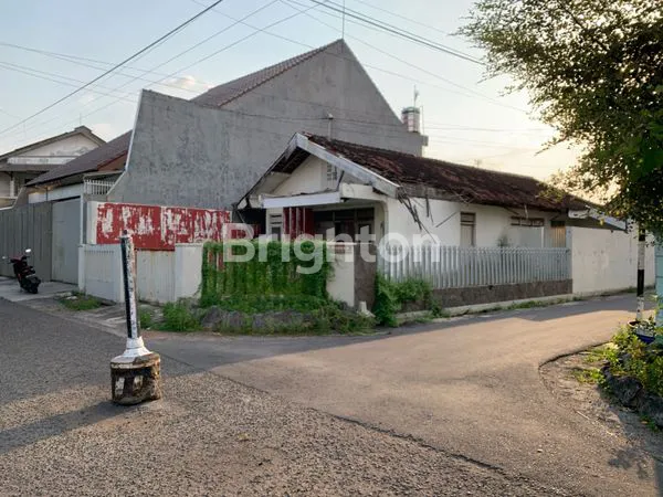 image SOLO-MANAHAN: RUMAH HITUNG TANAH/LAHAN, MURAH, LOKASI TENGAH KOTA SANGAT STRATEGIS DAN PRESTISIUS, LT 198, SHM (4)