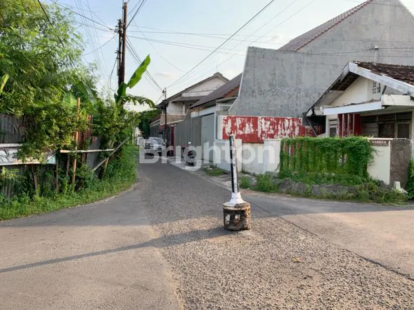 image SOLO-MANAHAN: RUMAH HITUNG TANAH/LAHAN, MURAH, LOKASI TENGAH KOTA SANGAT STRATEGIS DAN PRESTISIUS, LT 198, SHM (5)