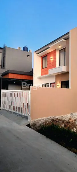 image RUMAH CANTIK 2 LANTAI DI SAWANGAN BOGOR  (1)