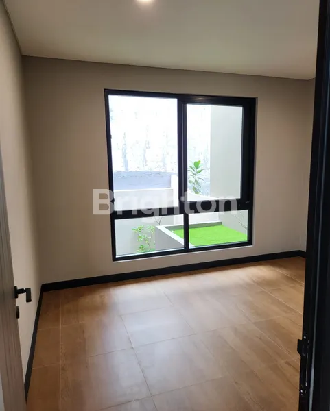 image DIJUAL RUMAH SIAP HUNI BSD 200/300M² – BONUS KITCHEN SET, HIGH CEILING, DEKAT AEON & TOL! (6)