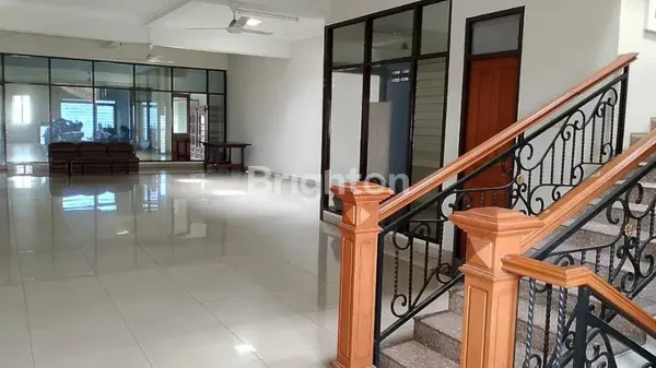 image RAYA KERTAJAYA EX SHOWROOM COCOK KANTOR / BANK STRATEGIS TENGAH KOTA  (5)