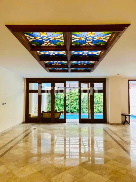 image SEWA RUMAH MEWAH KEMANG, JAKARTA SELATAN. LOKASI STRATEGIS, ADA POOL (1)